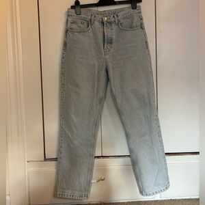 TOPSHOP LIGHT WASH STRAIGHT LEG JEANS